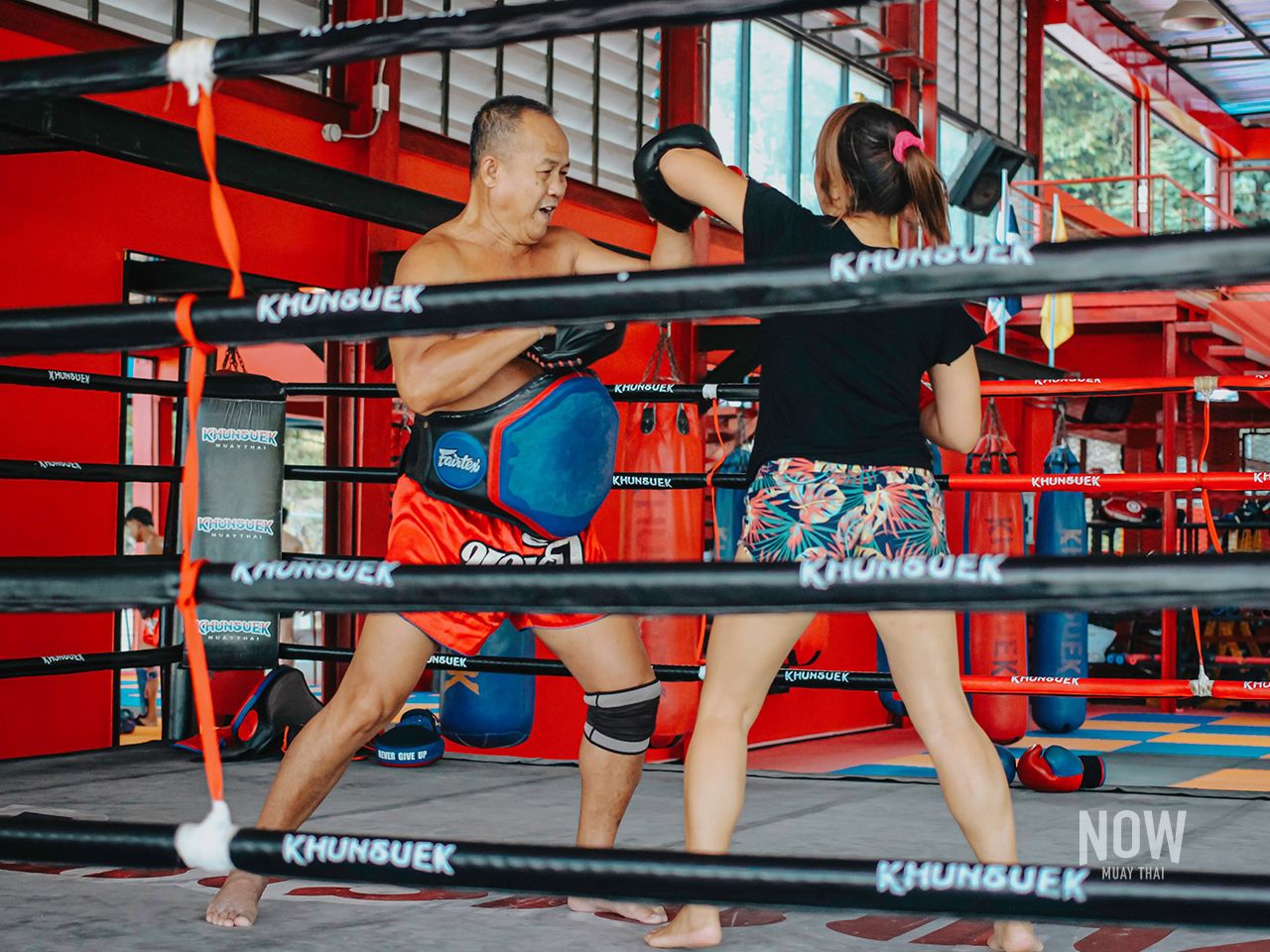 Training of Muay Thai elbow striking techniques
