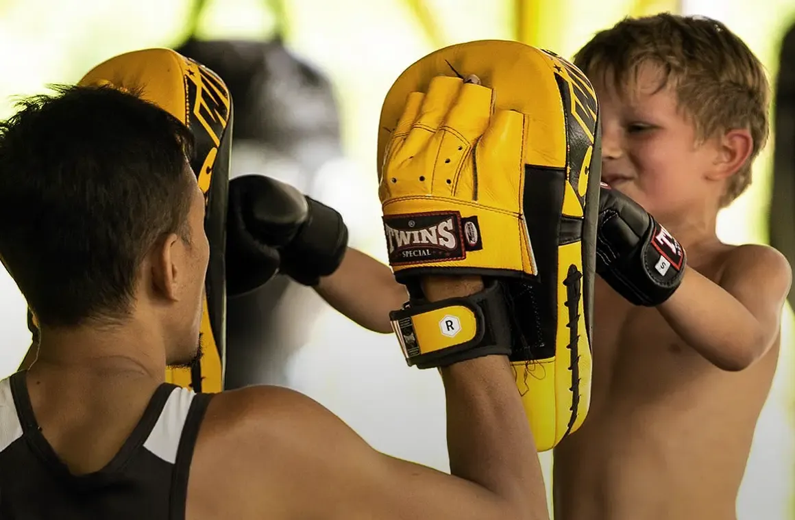 At Sutai Muay Thai, beginners are welcomed with a friendly atmosphere, and kids can enjoy engaging Muay Thai classes designed to give them a fun and memorable experience in Phuket.