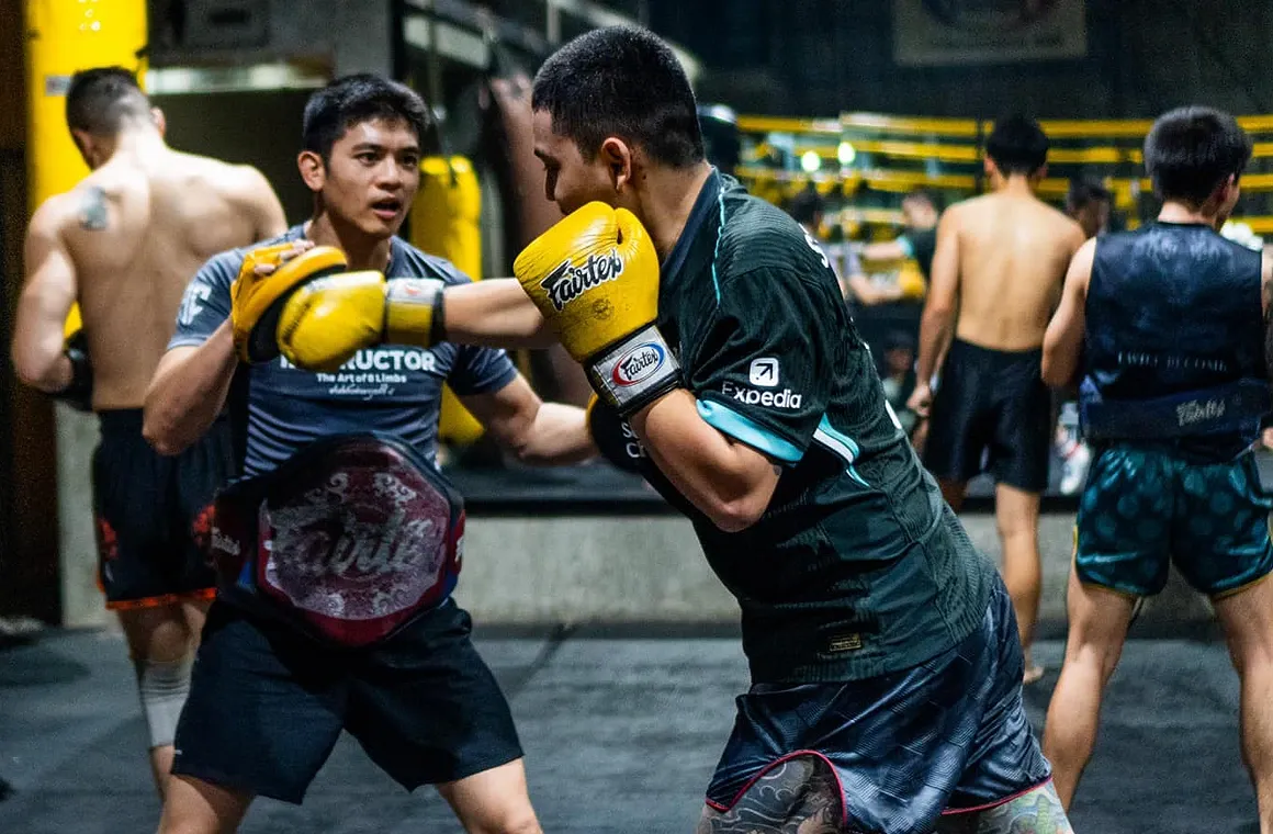Male student training with Kru Huak, an A-License certified coach, in the 1-Month Muay Thai Group Class for Fighters at FightClub MuayThai Udonthani.