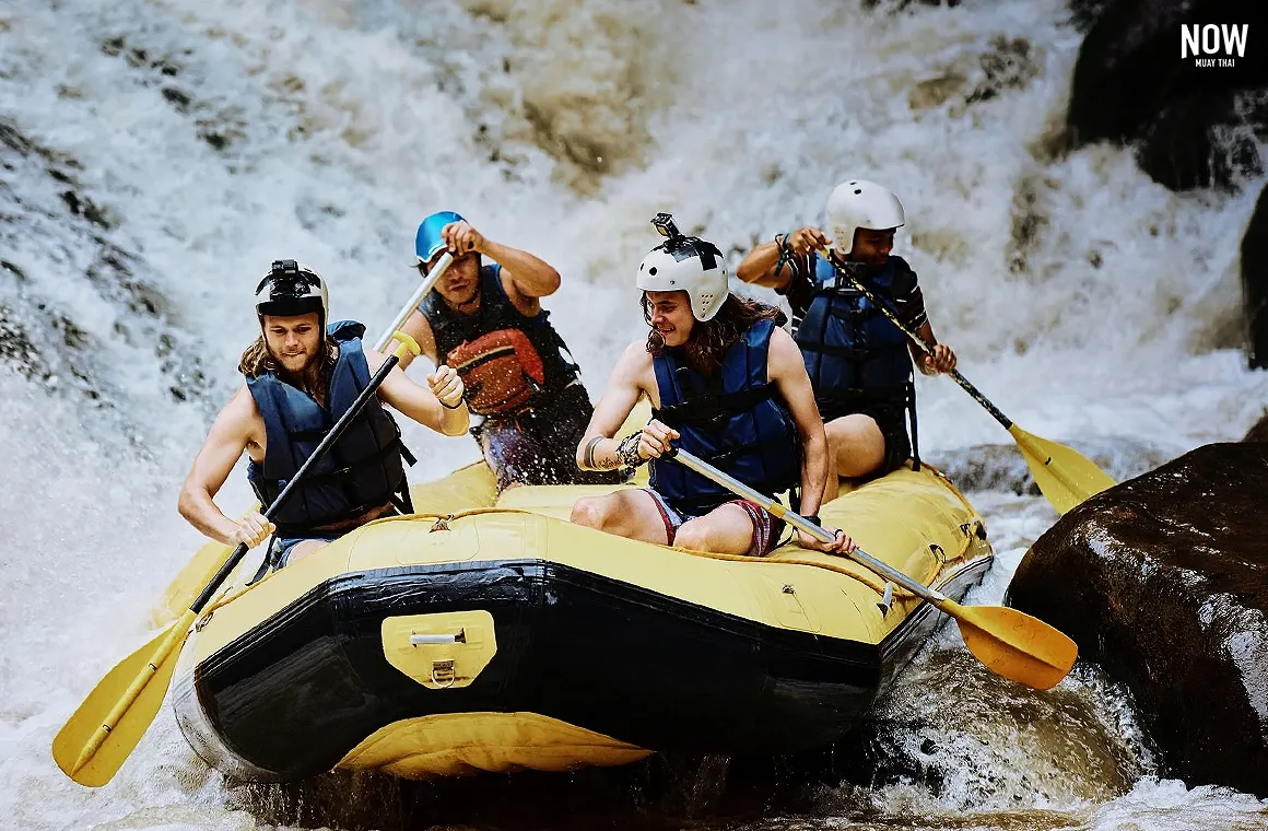 Four tourists enjoy the thrill of white-water rafting on the Mae Taeng River in Chiang Mai, one of the best rafting spots in northern Thailand. With rapids ranging from mild to challenging, Mae Taeng offers an exciting adventure for those seeking adrenaline and fun.