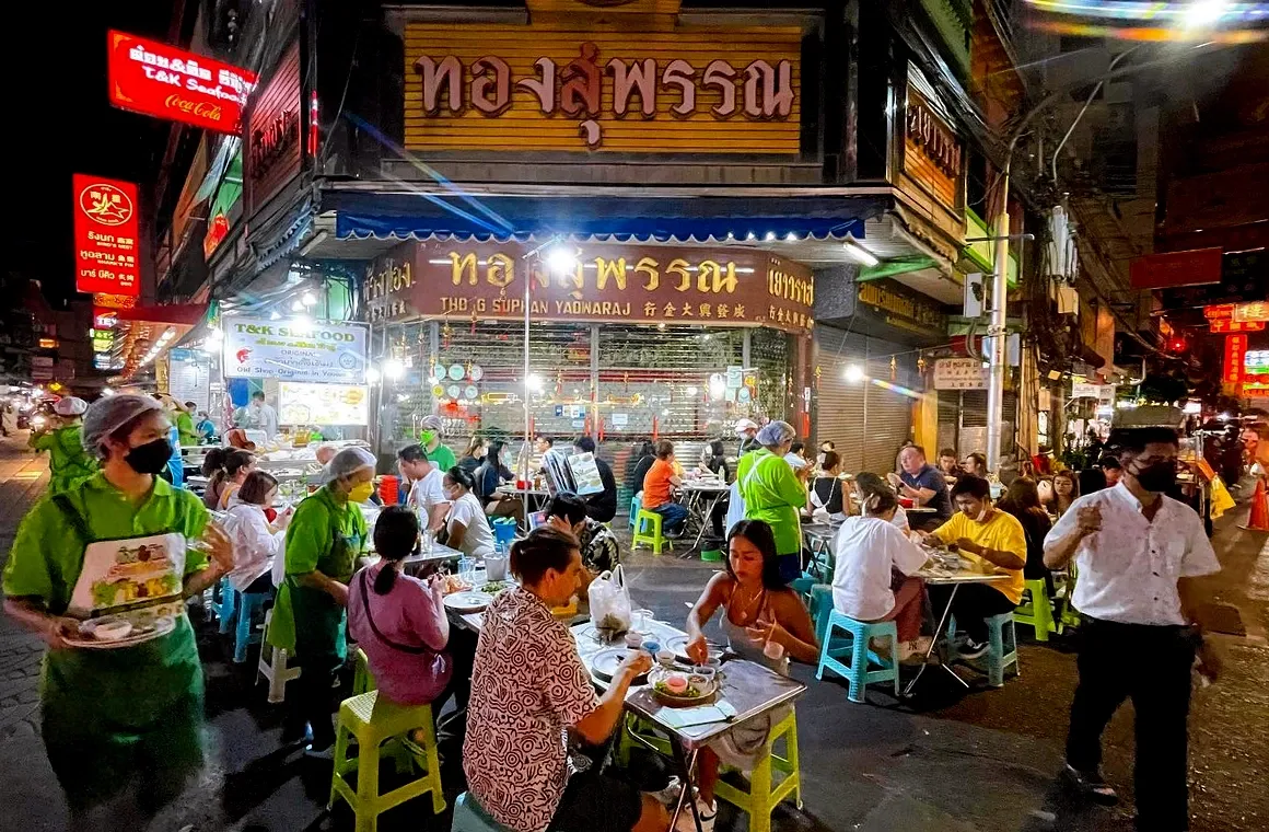 Explore-Yaowarat-Bangkok-p05-TK-Seafood.webp
