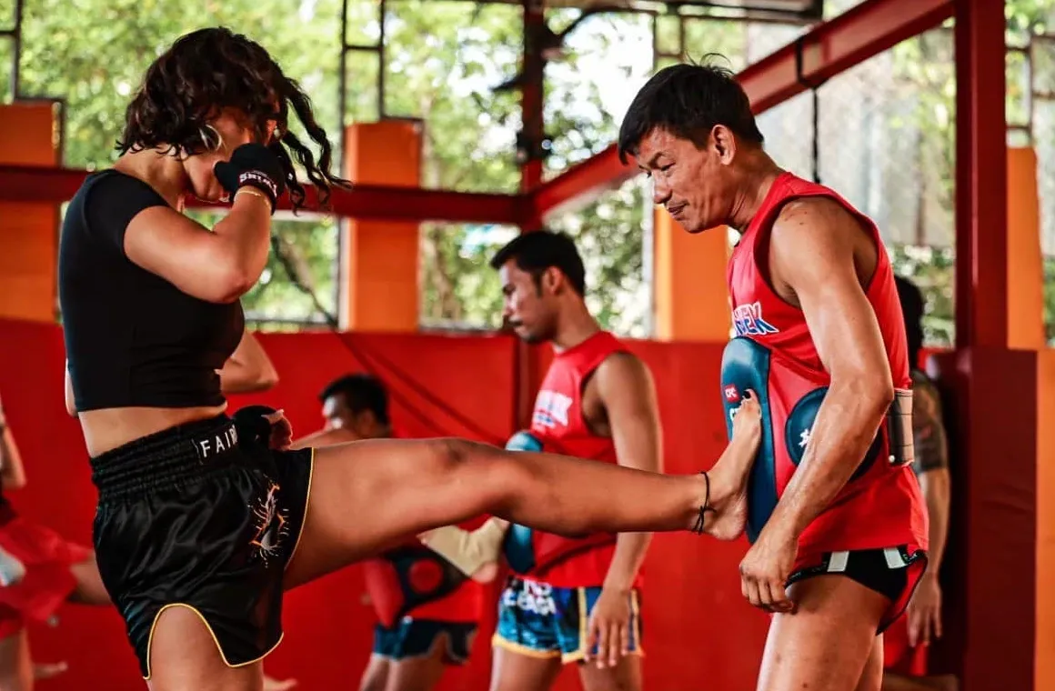 Khunsuek Muay Thai gym offering authentic Muay Thai training with technique, sparring and clinching for all levels.
