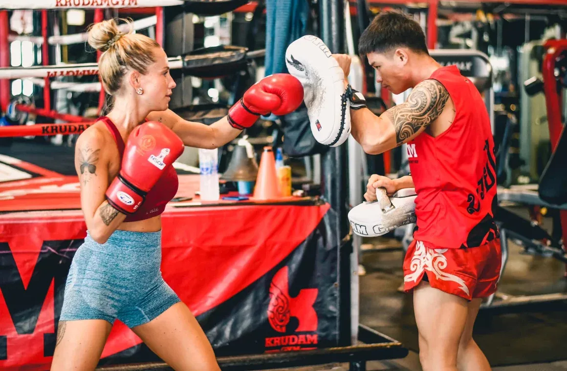 Kru Dam Gym Muay Thai training in Bangkok, Thailand