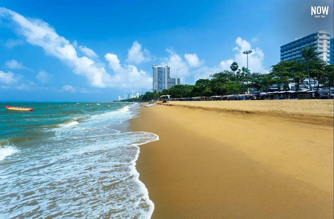 Sandy beach and sea in Pattaya, Thailand