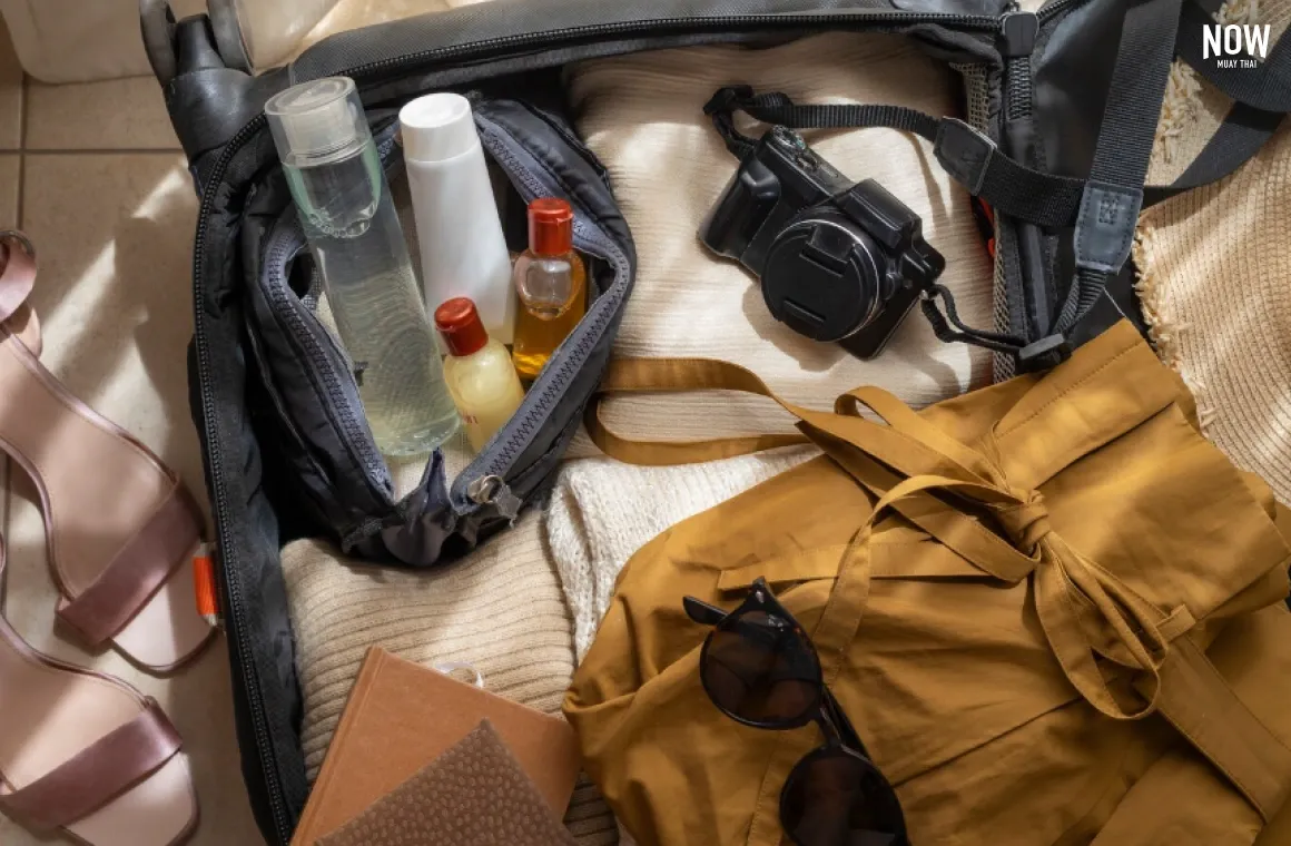 You don't need many clothes when you come to Thailand