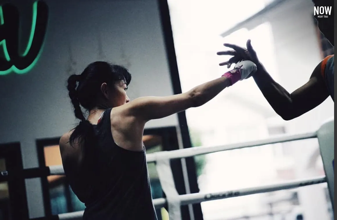 woman practicing muay thai punch with her right hand at Migaku Fitness Club Bangkok