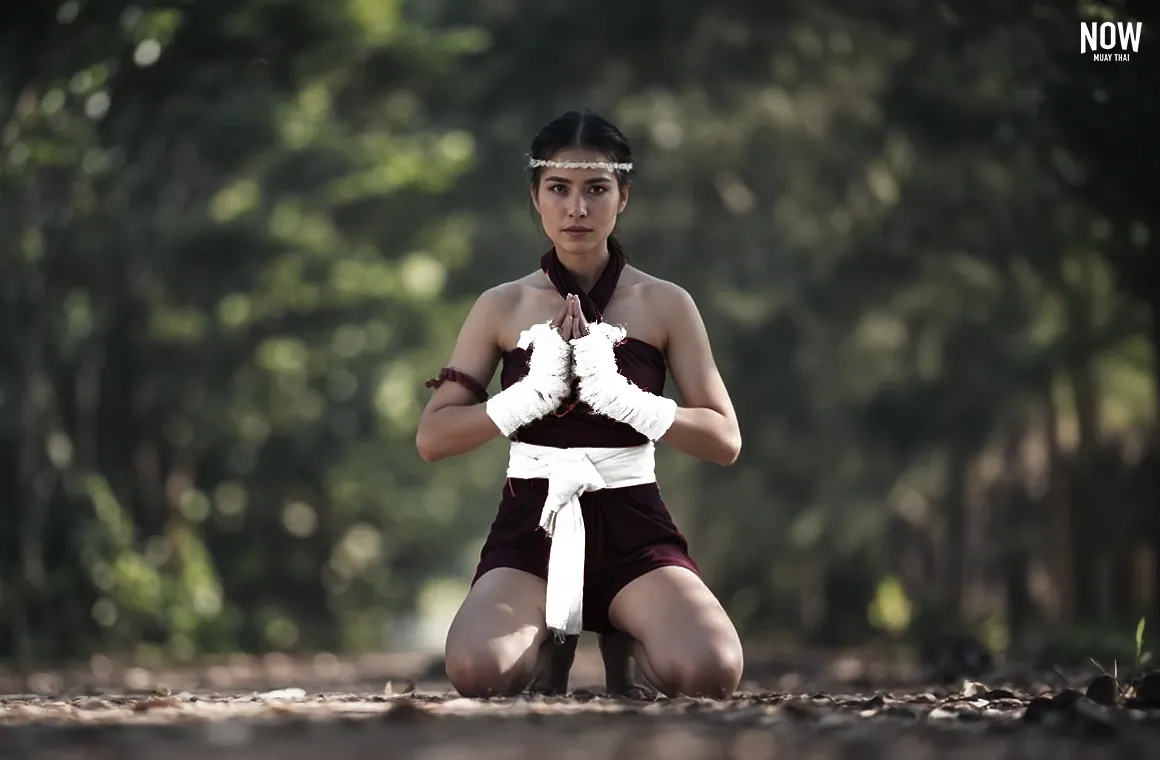  A woman performs the Wai Kru, honoring the cultural and spiritual aspects of Muay Thai. This traditional ritual reflects respect, gratitude, and connection to the art's deep Thai heritage.