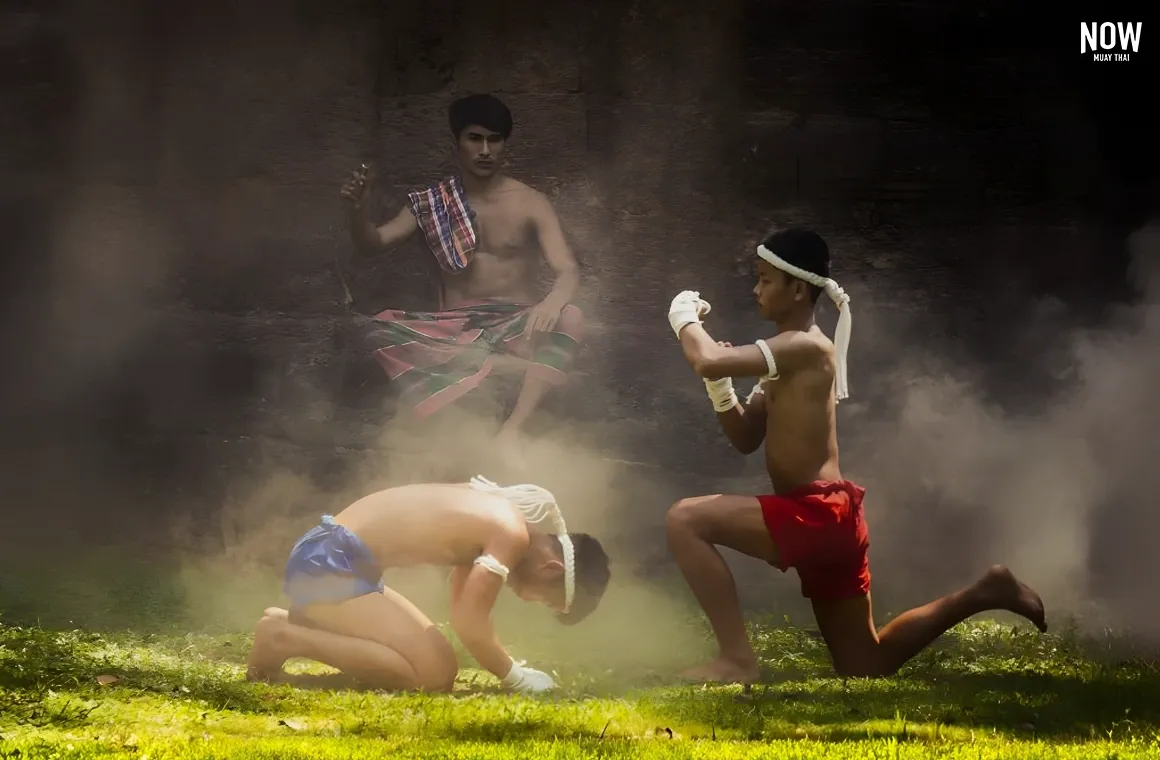 Demonstration of Muay Boran, the ancient martial art that inspired modern Muay Thai, featuring fighters performing traditional techniques. The image also shows the Wai Kru ceremony, a ritual where fighters honor their trainers and show respect for Thai culture and the spirit of Muay Thai.