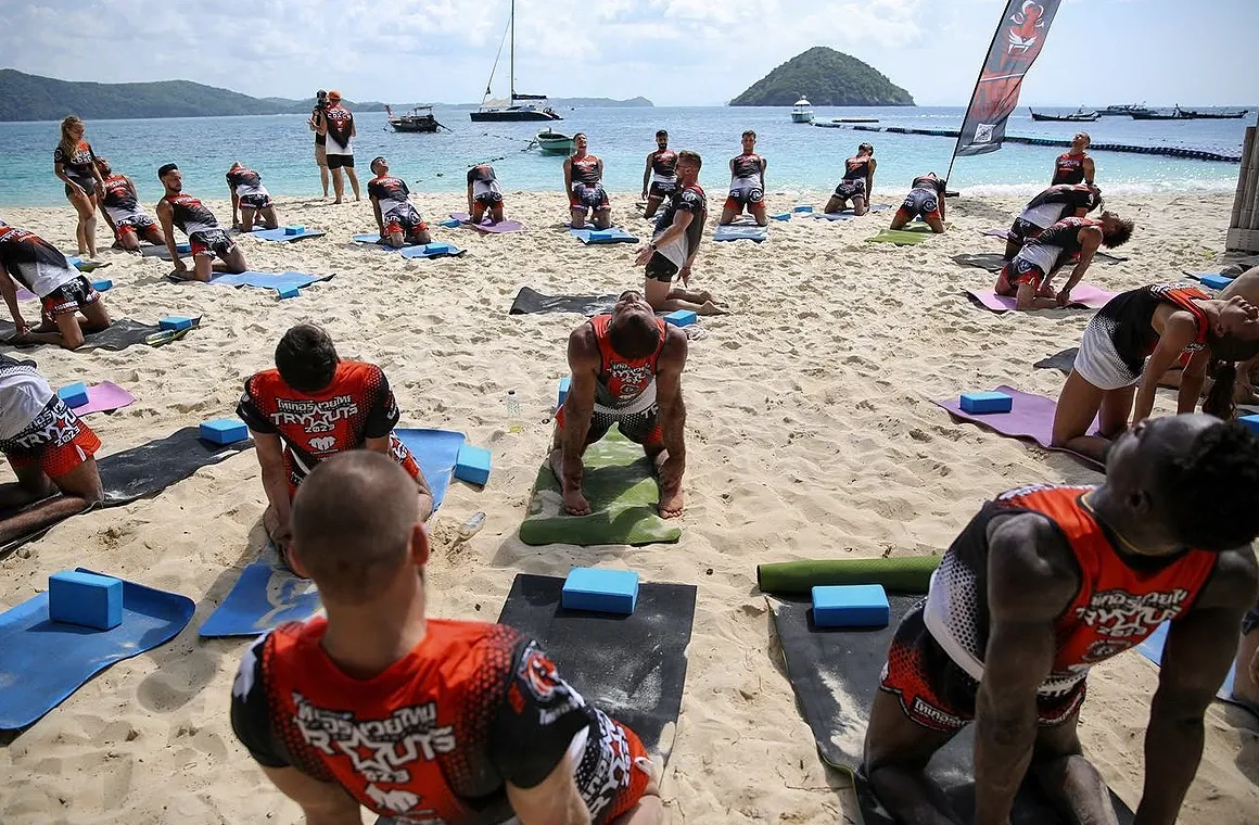 Muay Thai training in Thailand on the beach with Tiger Muay Thai and MMA, offering guests a refreshing change of atmosphere. Highlights include sessions at some of Phuket’s most scenic beaches, enhancing the Muay Thai experience with stunning coastal views.