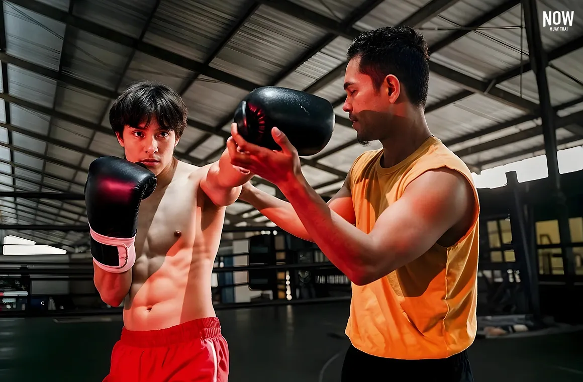 Selecting the right Muay Thai trainer ensures a tailored experience that meets your fitness or fighting goals, with skilled guidance for effective progress.