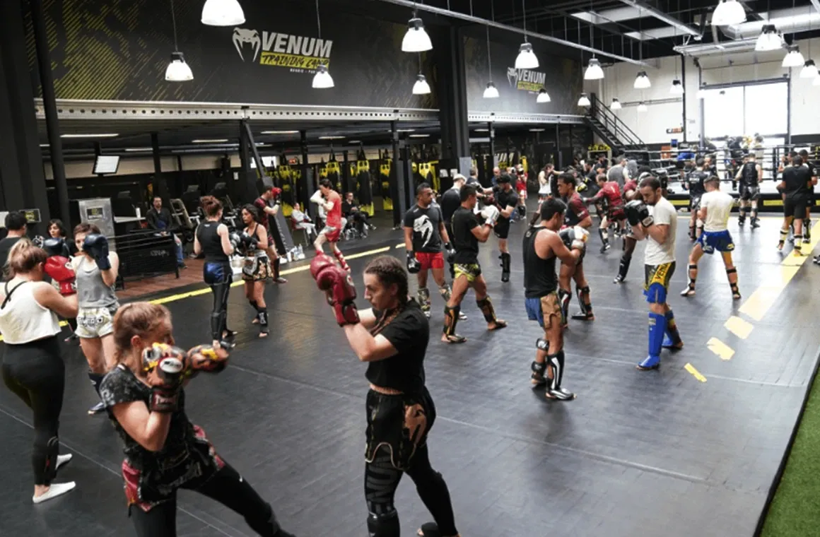 Group Muay Thai training session at Venum Muay Thai Gym in Pattaya, featuring classmates sparring to enhance technique, agility, and real-time reflexes—an engaging way to master Muay Thai skills in a supportive and energetic environment