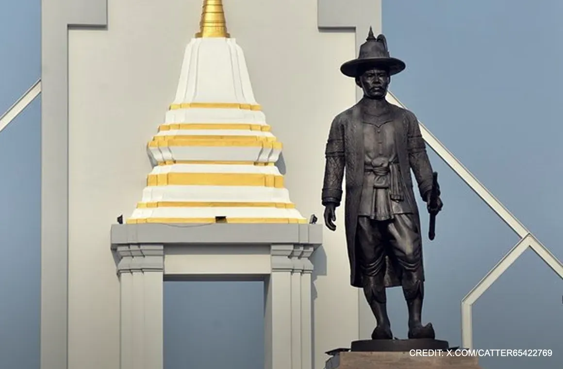 The monument of Phra Chao Suea (the Tiger King), standing tall as a tribute to the legendary Muay Thai master and king. Known for his exceptional fighting skills, the statue symbolizes his contributions to the development of Muay Thai.