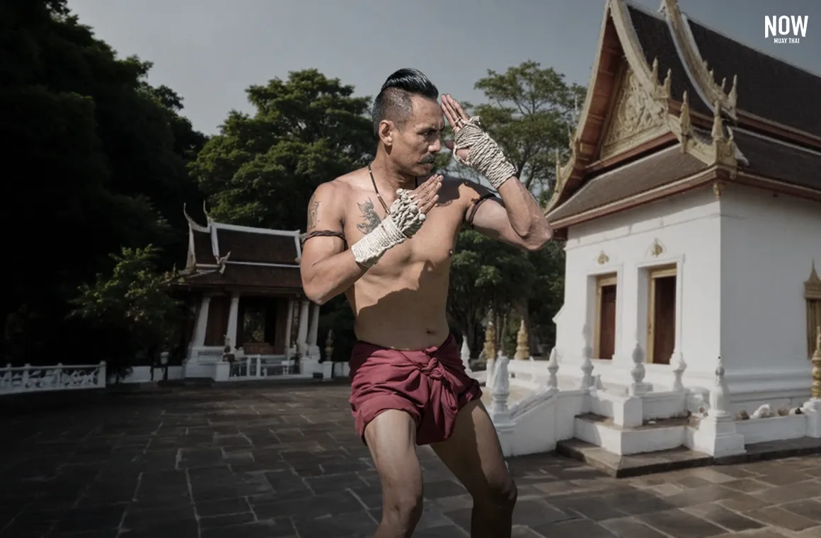 Muay Tha Sao, originating from northern Thailand, is known for its speed, agility, and precision. Fighters use quick footwork, fast strikes, and evasive movements to outmaneuver opponents. This style emphasizes speed over power, with a focus on rapid kicks and strikes, making Muay Tha Sao unpredictable and highly effective in combat.