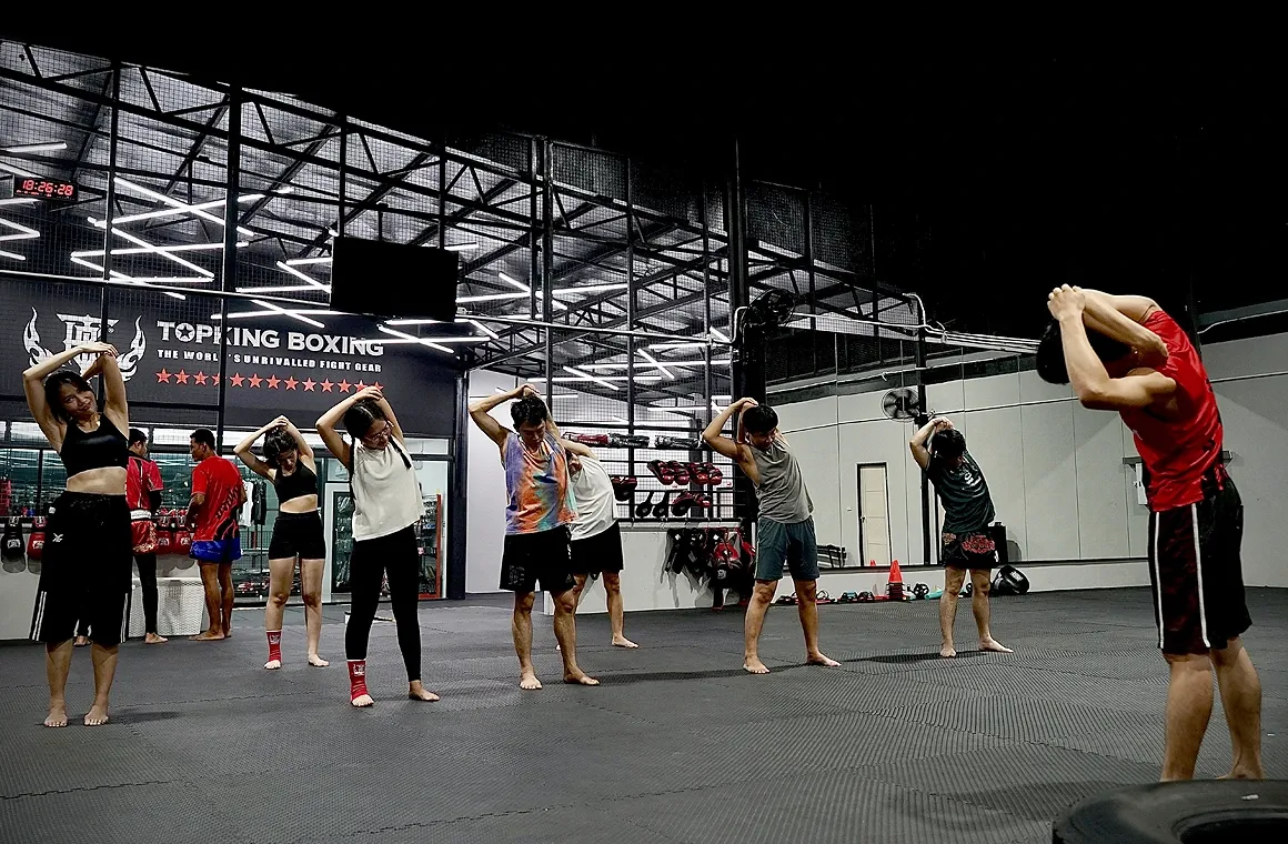 At Krudam Gym Chiang Mai, you'll enjoy an exceptional experience, starting with learning the fundamentals of Muay Thai under the guidance of skilled trainers.