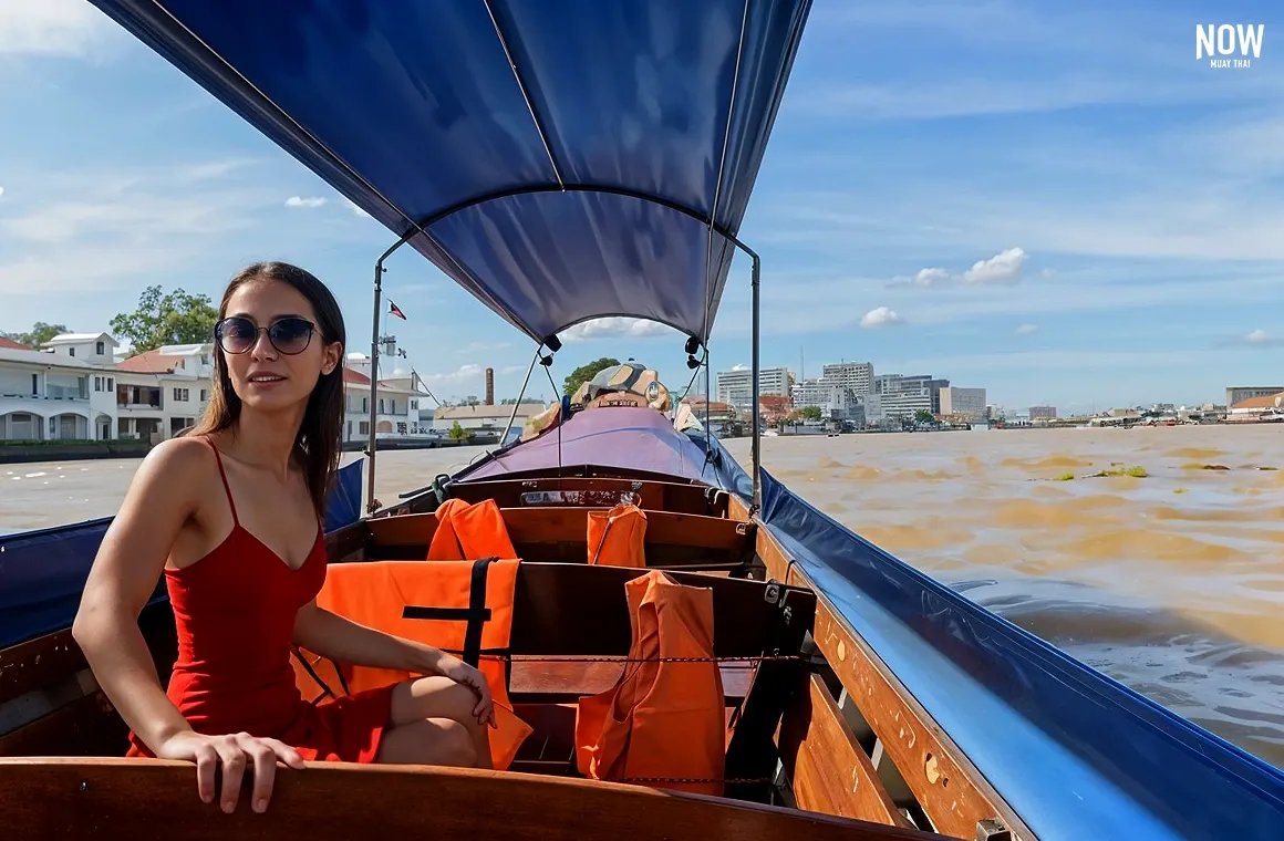 Experience the beauty of Samut Prakan’s riverside views and traditional Thai life on a relaxing boat trip.