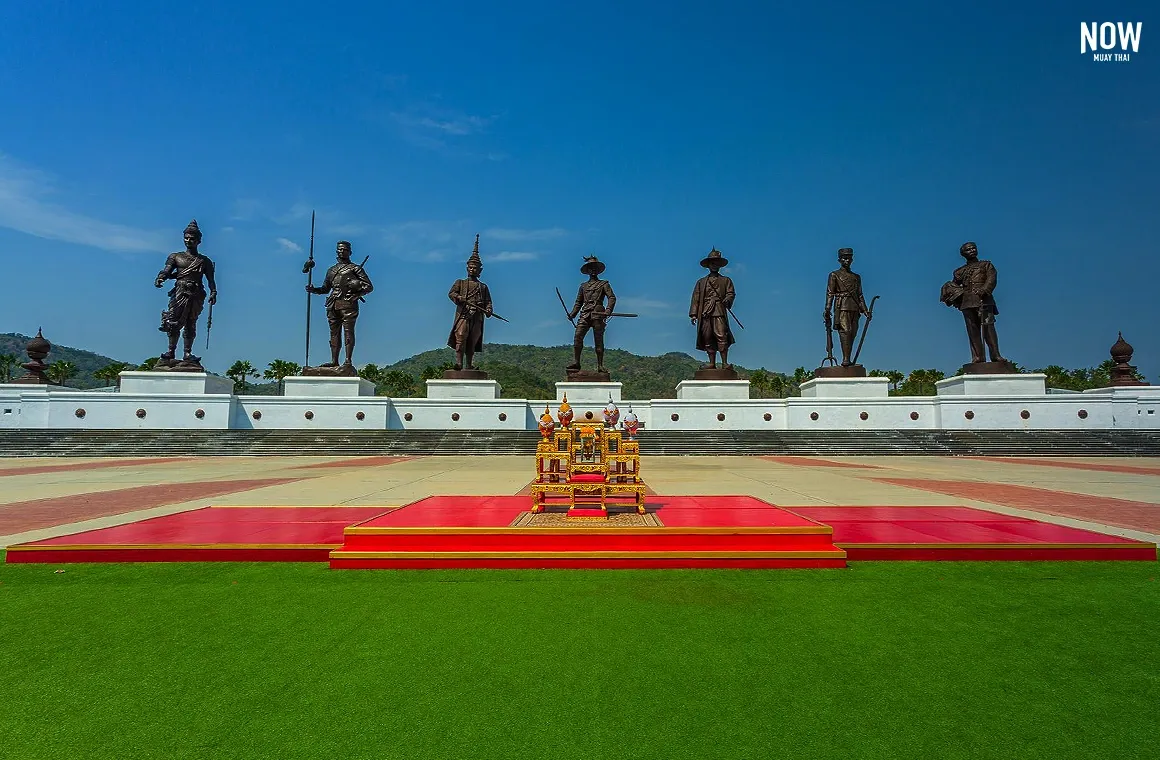 Rajabhakti Park in Hua Hin, Prachuap Khiri Khan, features bronze statues of 7 revered Thai kings, honoring their legacy. With a vast multipurpose courtyard, it hosts the Muay Thai World Festival annually on February 6th.