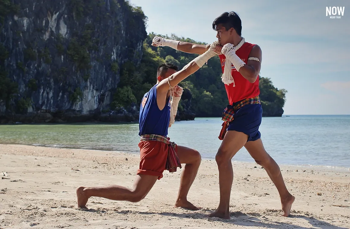 Photo of Mae Mai Muay Thai Techniques: Yok Khao Phra Sumen