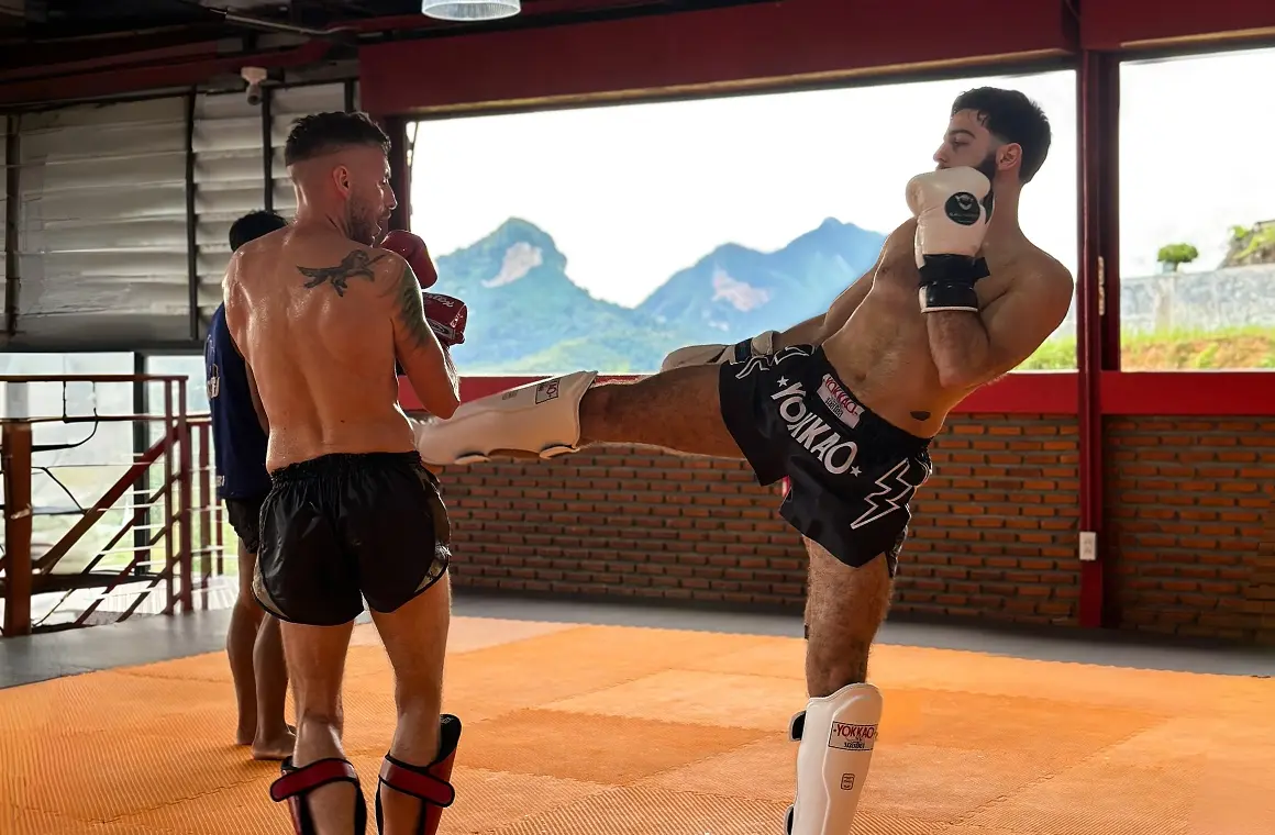 Two men practicing Mae Mai Muay Thai techniques, showcasing the fundamental movements that form the backbone of Muay Thai. These essential skills, including punches, kicks, elbows, and defensive maneuvers, are the foundation for advanced techniques like Luk Mai. Learn Muay Thai in Thailand and master these traditional combat techniques.