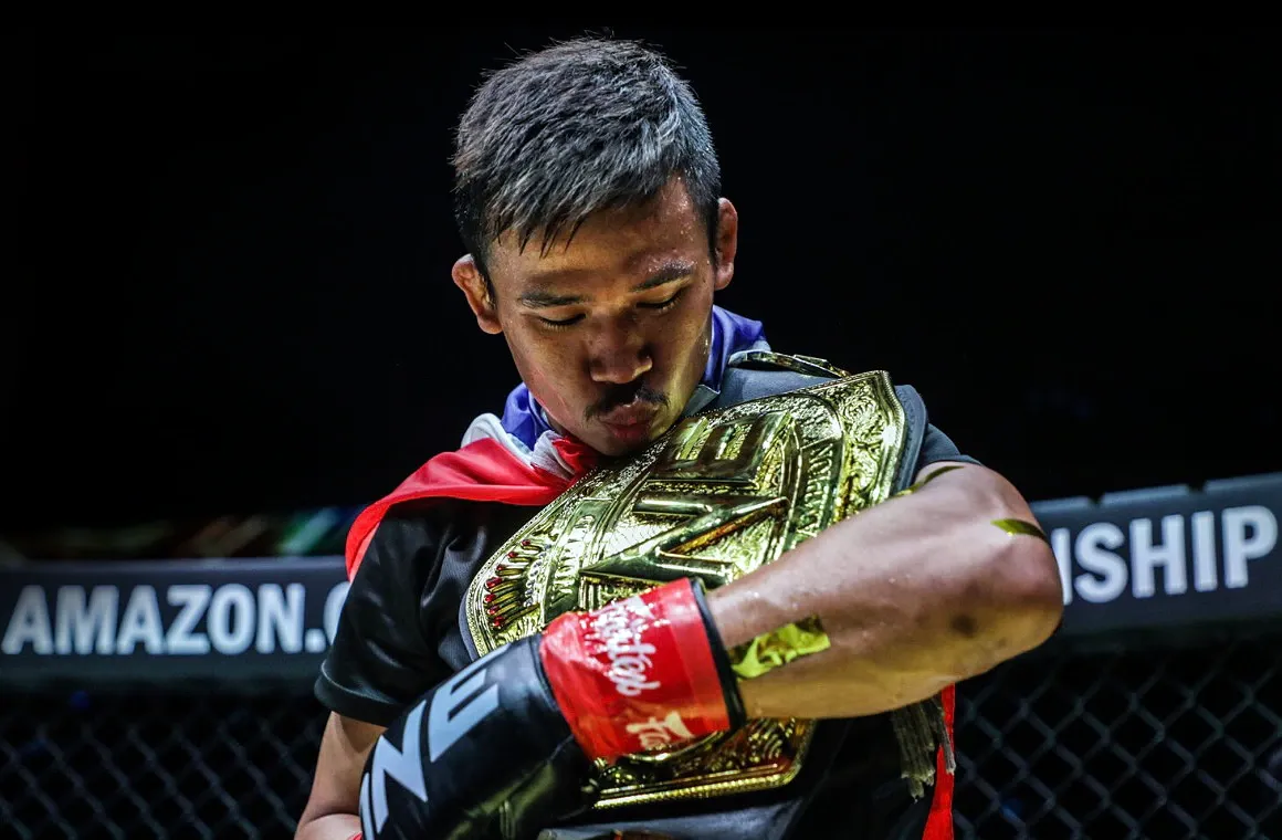 Superlek “The Kicking Machine”, representing Thailand in ONE Championship, claimed the Flyweight Kickboxing World Title in early 2023, defeating Daniel Puertas from Spain via unanimous decision.