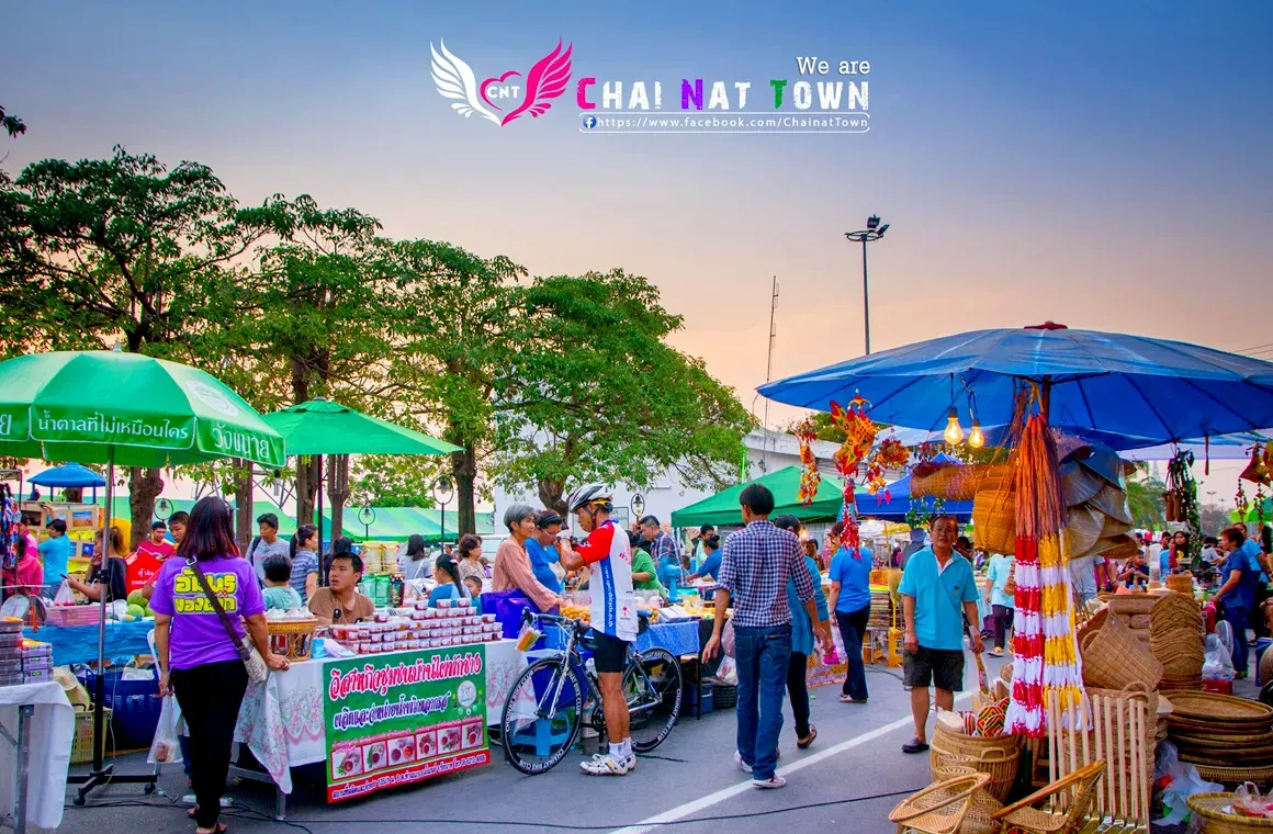 Enjoy authentic street food, local products, and riverside vibes beside the dam at budget-friendly prices.