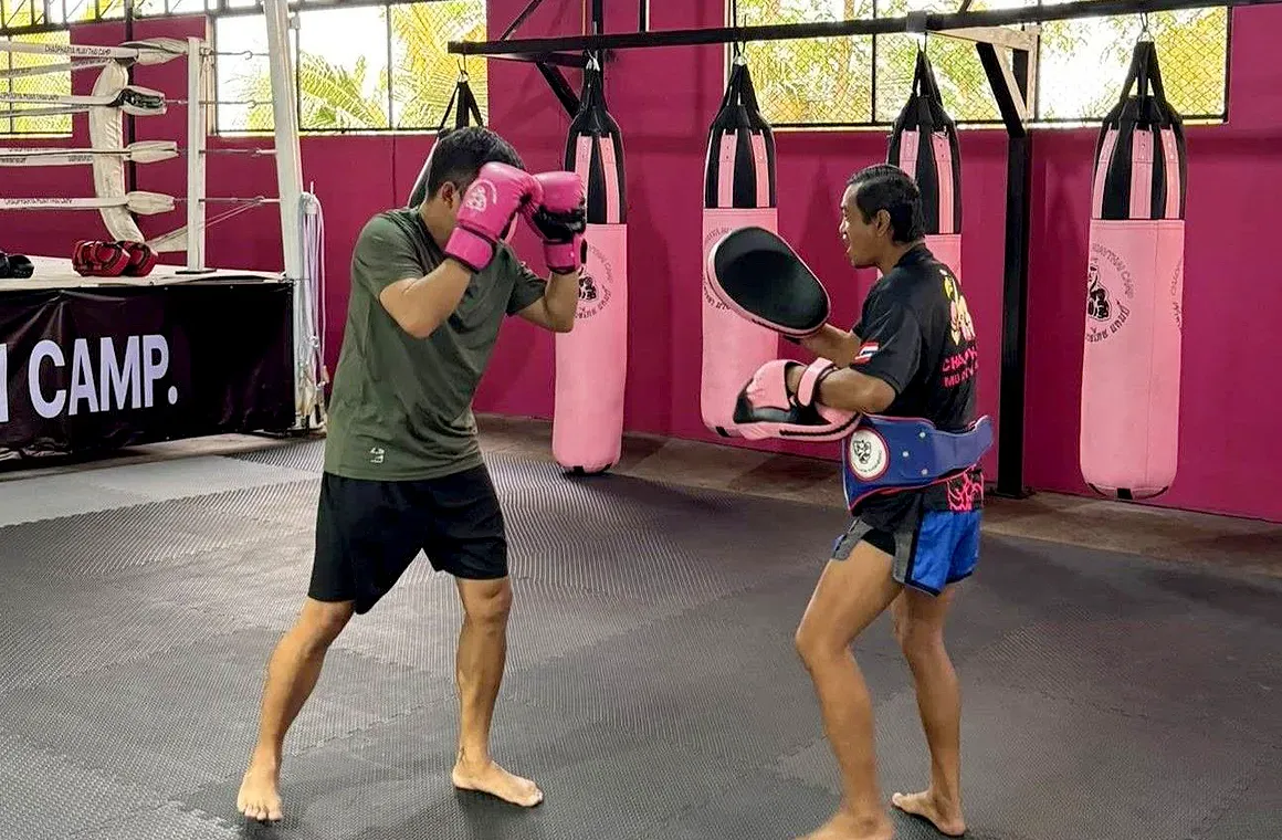 Personalized one-on-one pad training at Chaopharya Muaythai Camp, emphasizing technique, power, and precision.