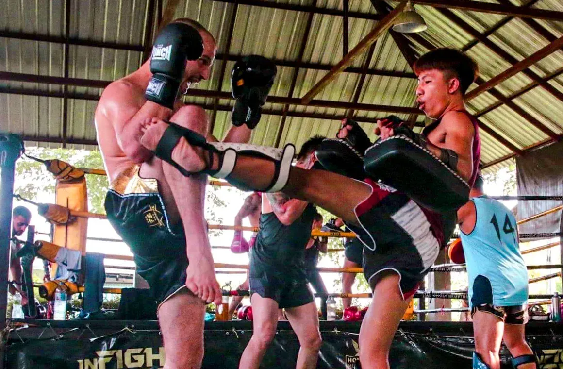 High-intensity pad training at Hongthong Muay Thai Gym, featuring powerful kicks and close-range Muay Thai techniques inside the ring.