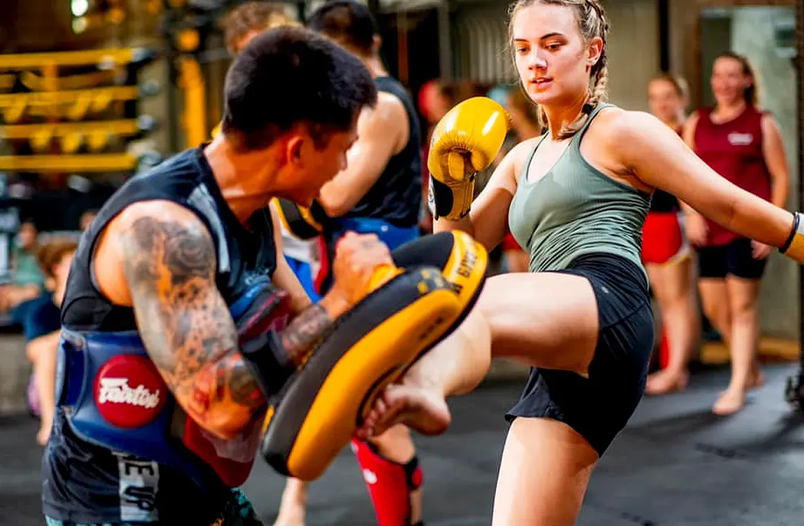 High-rep Muay Thai training tones your body naturally at a professional Muay Thai gym.
