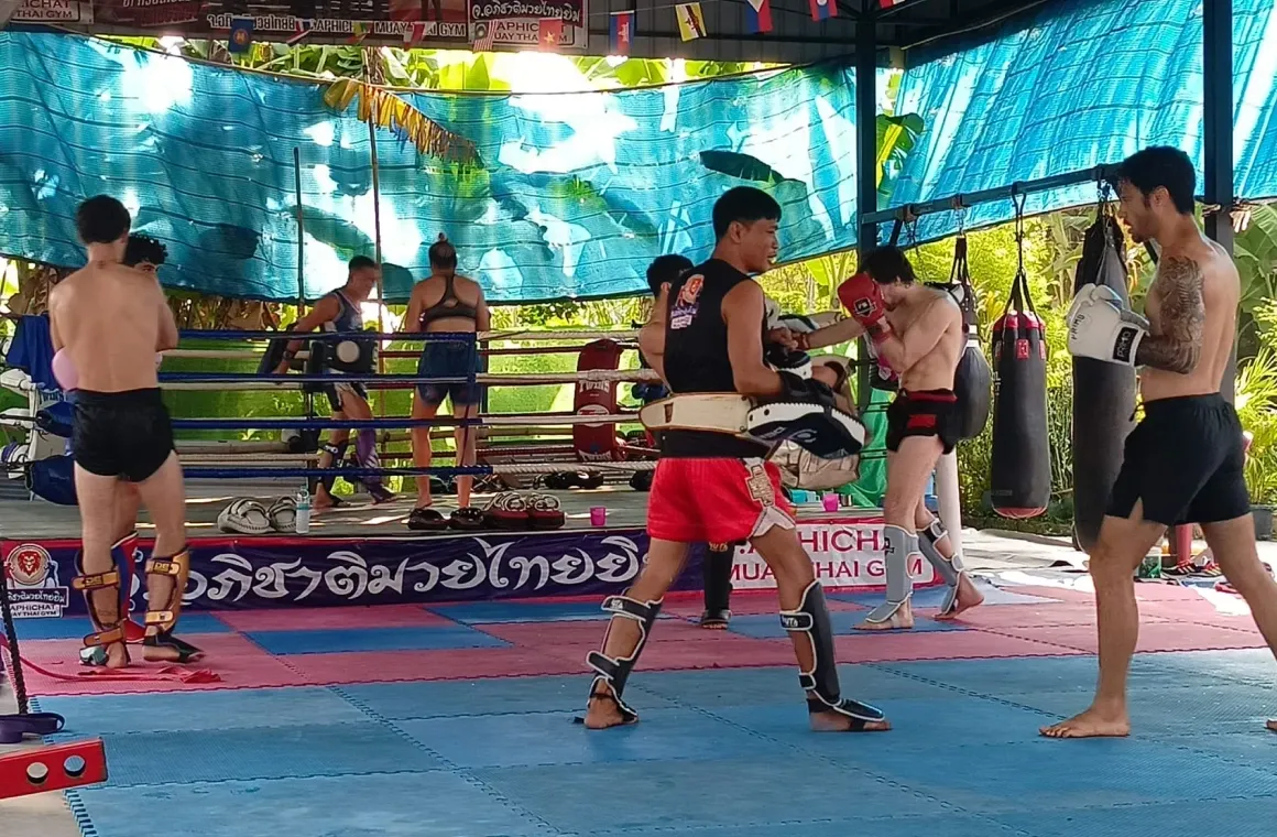 Jor. Aphichat Muay Thai Gym in Sing Buri offering authentic fighter-focused Muay Thai training with accommodation available.