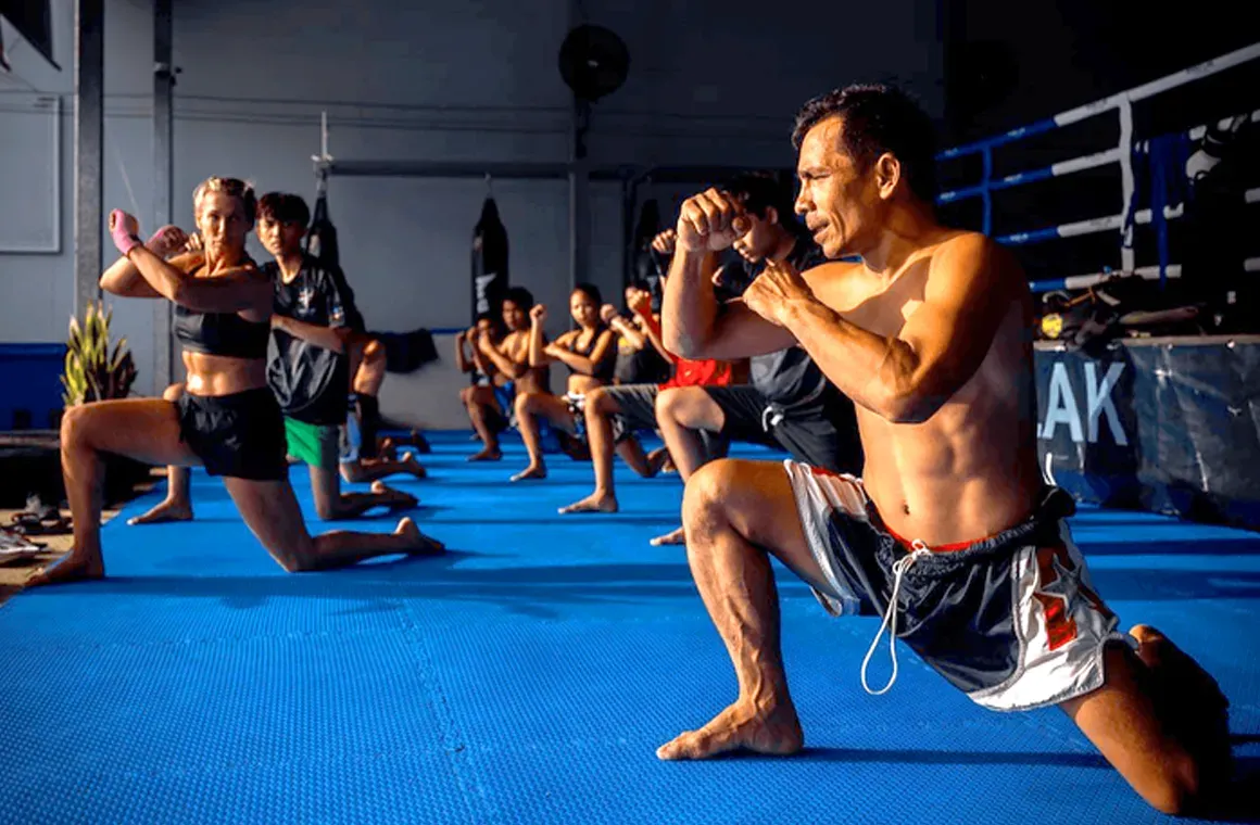 Learning the Wai Kru — a Muay Thai trainer passing on tradition to students in class